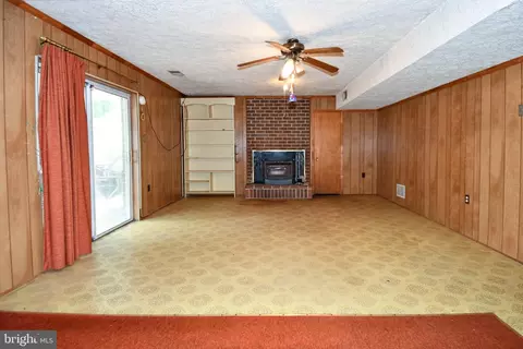 Living - 1030 Kings Tree Dr, Bowie, MD 20721 photo 6 of 8
