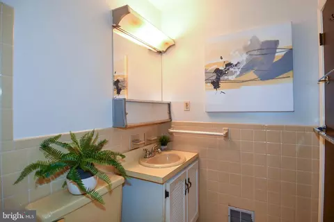Bath - 1030 Kings Tree Dr, Bowie, MD 20721 photo 2 of 6