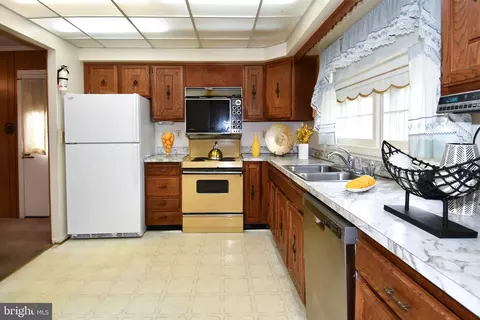 Kitchen - 1030 Kings Tree Dr, Bowie, MD 20721 photo 2 of 2