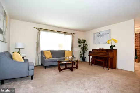 Living - 1030 Kings Tree Dr, Bowie, MD 20721 photo 2 of 8