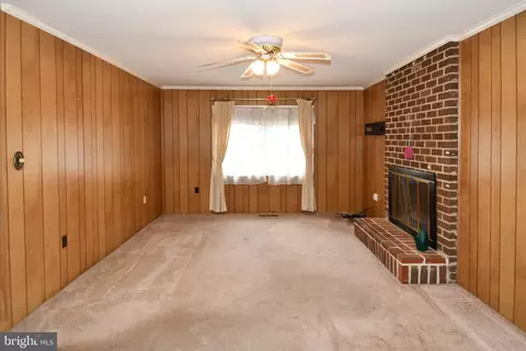 Living - 1030 Kings Tree Dr, Bowie, MD 20721 photo 3 of 8