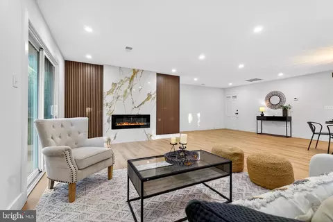 Living - 9200 Pleasant Ct, Laurel, MD 20708 photo 6 of 8