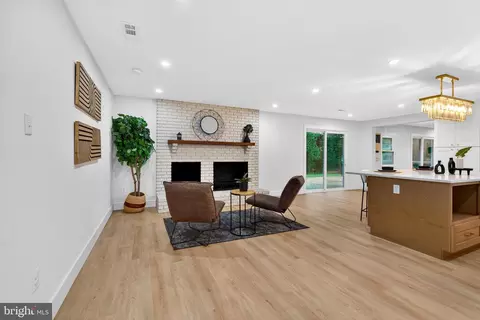 Living - 9200 Pleasant Ct, Laurel, MD 20708 photo 7 of 8