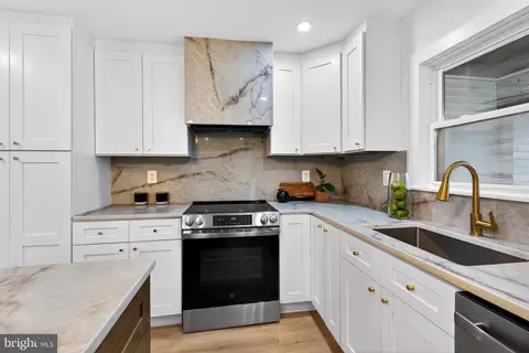 Kitchen - 9200 Pleasant Ct, Laurel, MD 20708 photo 5 of 5