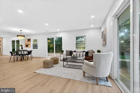 Living - 9200 Pleasant Ct, Laurel, MD 20708 photo 3 of 8