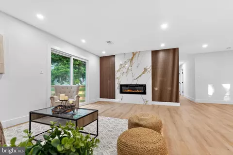 Living - 9200 Pleasant Ct, Laurel, MD 20708 photo 5 of 8