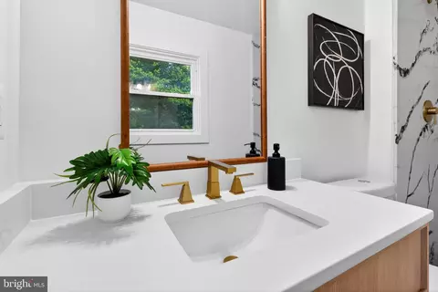 Bath - 9200 Pleasant Ct, Laurel, MD 20708 photo 5 of 5