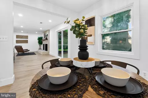 Dining - 9200 Pleasant Ct, Laurel, MD 20708 photo 2 of 4