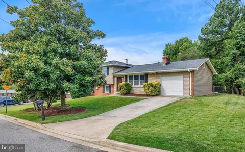 6507 Summerhill Rd, Temple Hills, MD 20748