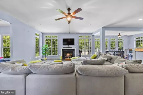 Living - 6102 Oglethorpe Mill Dr, Brandywine, MD 20613 photo 1 of 2