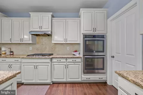 Entry Way - 6102 Oglethorpe Mill Dr, Brandywine, MD 20613 photo 6 of 9
