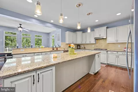 Kitchen - 6102 Oglethorpe Mill Dr, Brandywine, MD 20613 photo 6 of 6