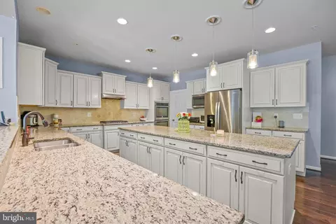 Kitchen - 6102 Oglethorpe Mill Dr, Brandywine, MD 20613 photo 2 of 6