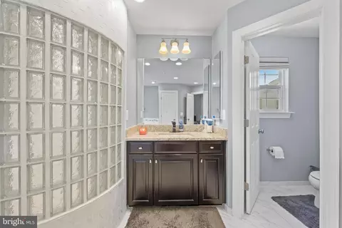Bath - 6102 Oglethorpe Mill Dr, Brandywine, MD 20613 photo 2 of 8