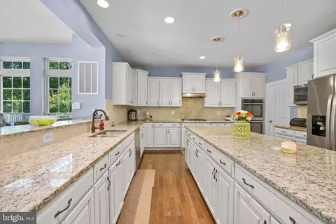 Kitchen - 6102 Oglethorpe Mill Dr, Brandywine, MD 20613 photo 3 of 6