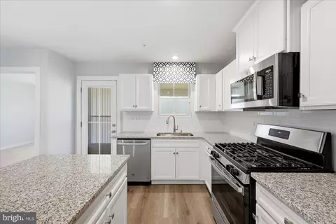Kitchen - 14380 Longhouse Loop, Brandywine, MD 20613 photo 1 of 2