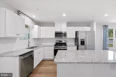 Kitchen - 14380 Longhouse Loop, Brandywine, MD 20613 photo 2 of 2