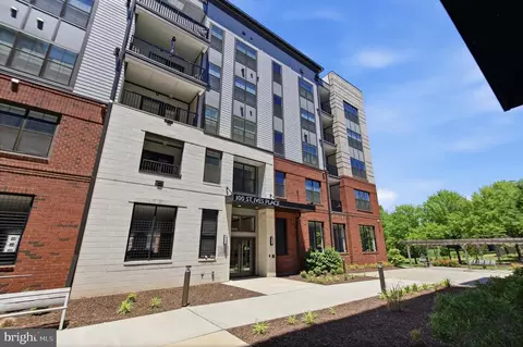 100 Saint Ives Pl #108, Oxon Hill, MD 20745