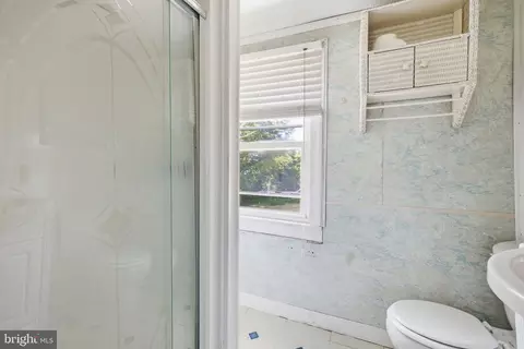 Bath - 17501 Watershed Dr, Marlboro, MD 20772 photo 3 of 3