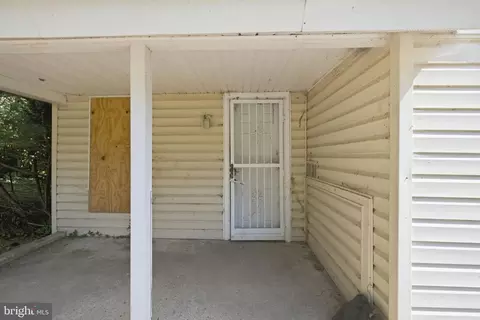 Exterior - 17501 Watershed Dr, Marlboro, MD 20772 photo 2 of 9