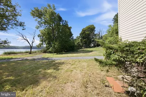 Exterior - 17501 Watershed Dr, Marlboro, MD 20772 photo 1 of 9