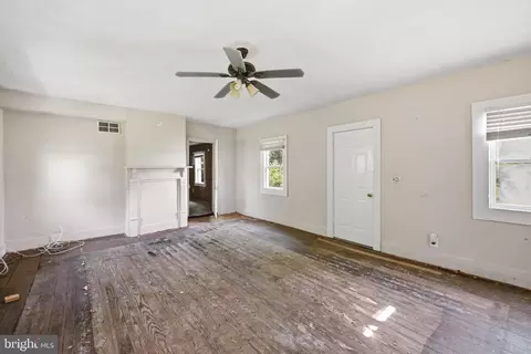 Living - 17501 Watershed Dr, Marlboro, MD 20772 photo 1 of 2