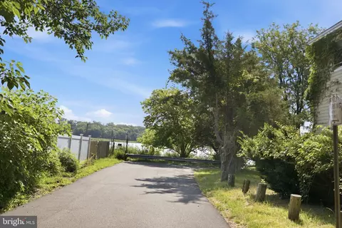 Exterior - 17501 Watershed Dr, Marlboro, MD 20772 photo 4 of 9
