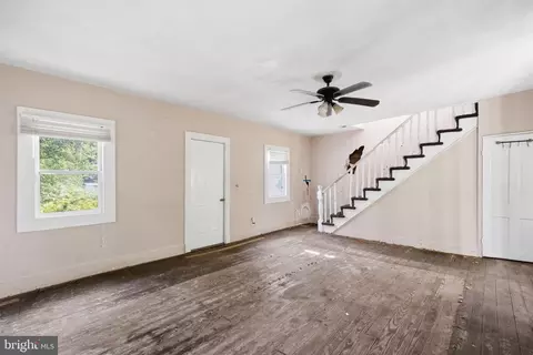 Living - 17501 Watershed Dr, Marlboro, MD 20772 photo 2 of 2