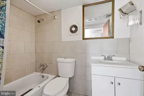 Bath - 17501 Watershed Dr, Marlboro, MD 20772 photo 1 of 3