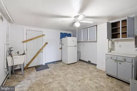 Entry Way - 17501 Watershed Dr, Marlboro, MD 20772 photo 3 of 4