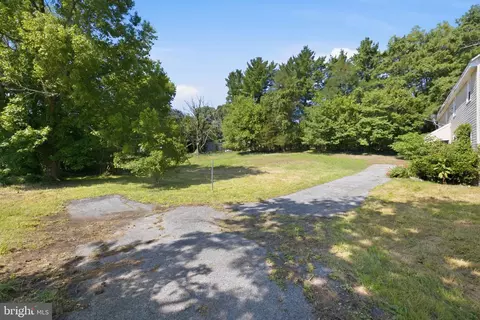 Exterior - 17501 Watershed Dr, Marlboro, MD 20772 photo 7 of 9
