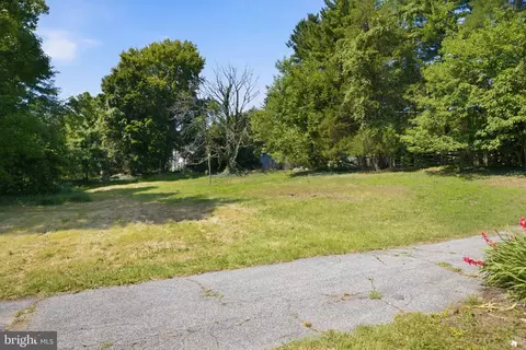 Exterior - 17501 Watershed Dr, Marlboro, MD 20772 photo 5 of 9
