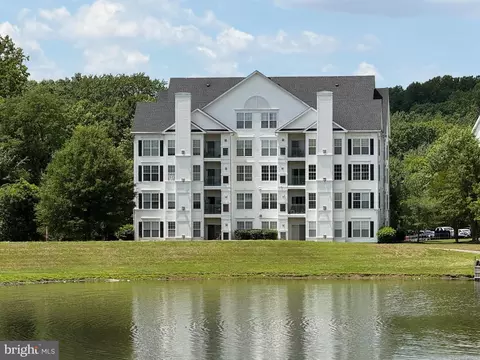 15620 Everglade #305, Bowie, MD 20716