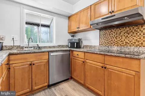 Kitchen - 9203 Twin Hill Ln, Laurel, MD 20708 photo 4 of 5