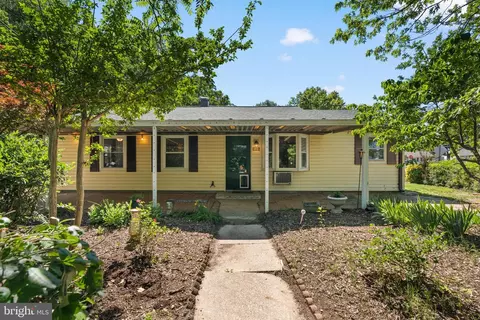905 Lindsay Rd, Oxon Hill, MD 20745