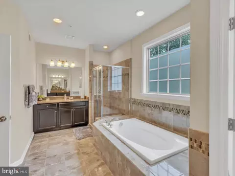 Bath - 2805 Trotter Park Ln, Lanham, MD 20706 photo 4 of 7