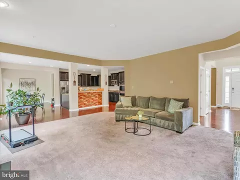 Living - 2805 Trotter Park Ln, Lanham, MD 20706 photo 4 of 7