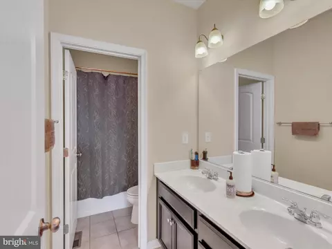 Bath - 2805 Trotter Park Ln, Lanham, MD 20706 photo 2 of 7