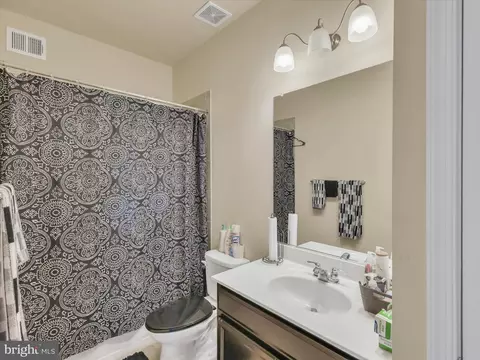 Bath - 2805 Trotter Park Ln, Lanham, MD 20706 photo 3 of 7