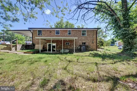 Exterior - 6005 Spell Rd, Clinton, MD 20735 photo 3 of 6