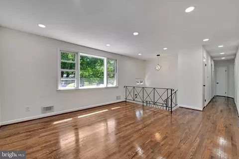 Living - 6005 Spell Rd, Clinton, MD 20735 photo 6 of 13