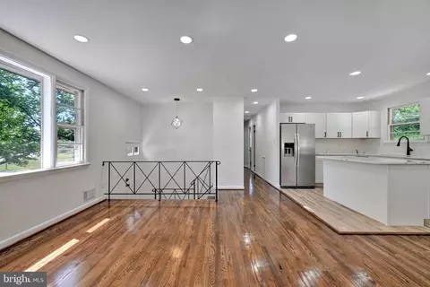 Living - 6005 Spell Rd, Clinton, MD 20735 photo 5 of 13