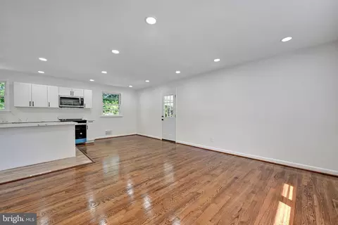 Living - 6005 Spell Rd, Clinton, MD 20735 photo 2 of 13