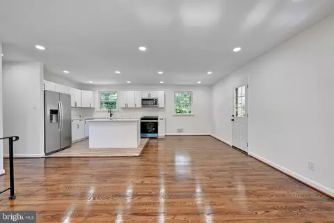 Living - 6005 Spell Rd, Clinton, MD 20735 photo 3 of 13