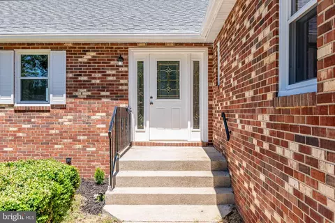 8822 Saunders Ln, Lanham, MD 20706 photo 2