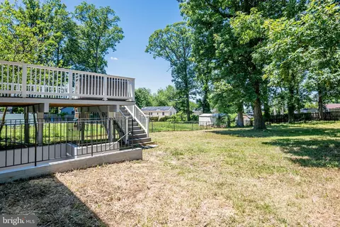8822 Saunders Ln, Lanham, MD 20706 photo 6