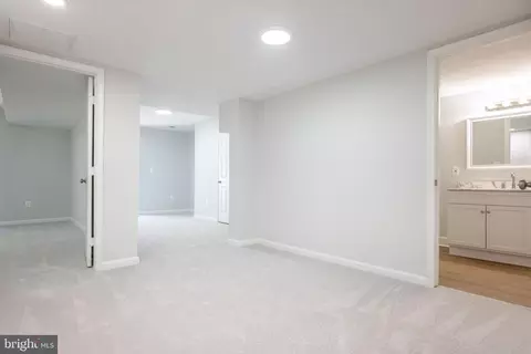 8822 Saunders Ln, Lanham, MD 20706 photo 20