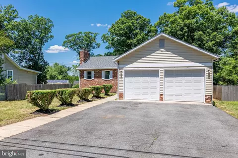 8822 Saunders Ln, Lanham, MD 20706 photo 4