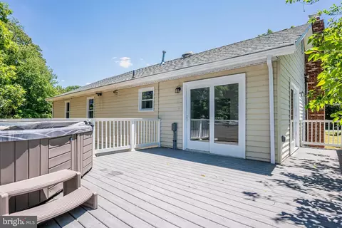 8822 Saunders Ln, Lanham, MD 20706 photo 12