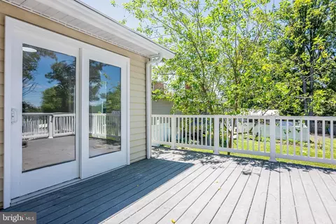 8822 Saunders Ln, Lanham, MD 20706 photo 10